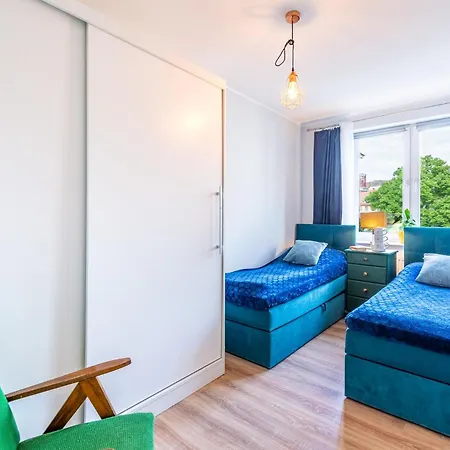 2 Bed Flat - Sleeps 4 - Parking - Wifi Štetín