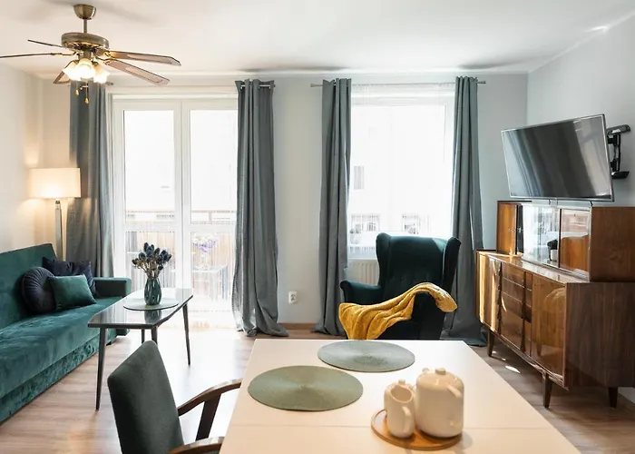 2 Bed Flat - Sleeps 4 - Parking - Wifi Daire *