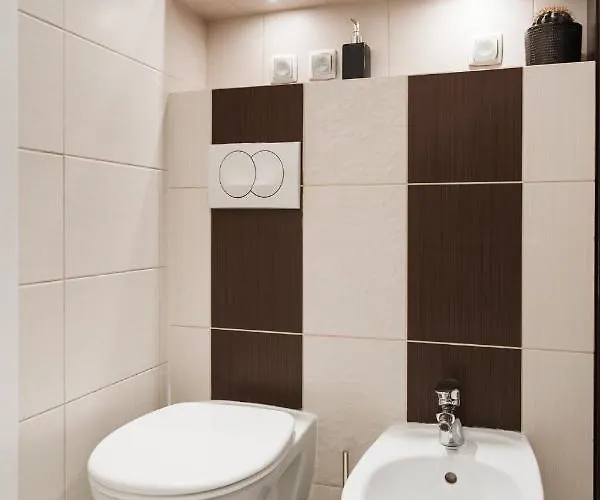 2 Bed Flat - Sleeps 4 - Parking - Wifi