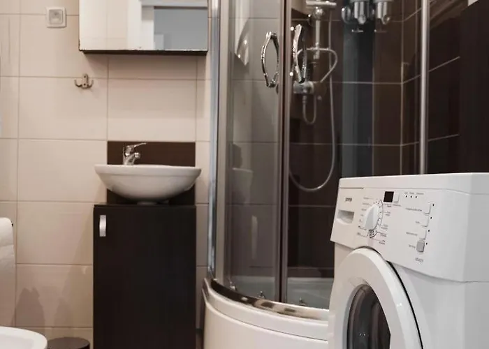 2 Bed Flat - Sleeps 4 - Parking - Wifi * Szczecin