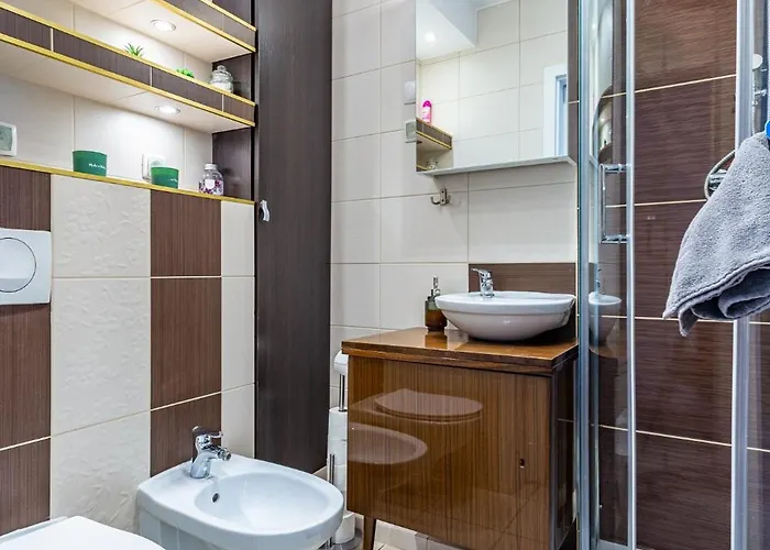 2 Bed Flat - Sleeps 4 - Parking - Wifi Szczecin