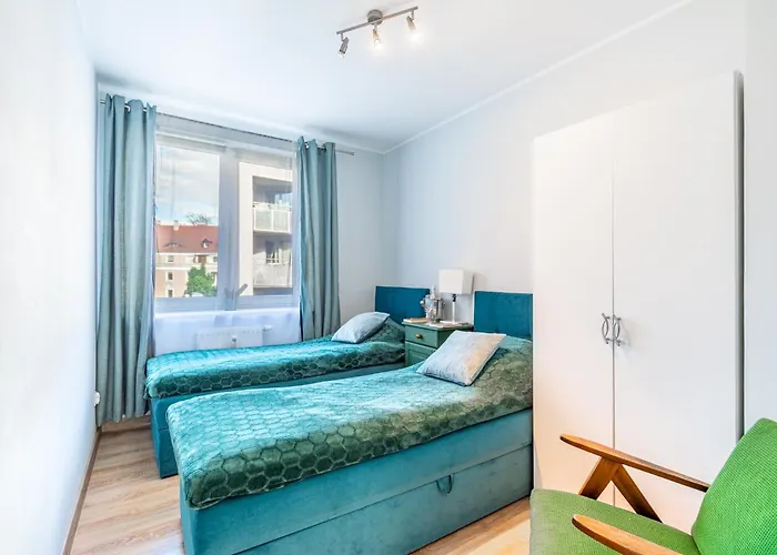 2 Bed Flat - Sleeps 4 - Parking - Wifi Daire *