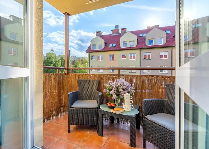 2 Bed Flat - Sleeps 4 - Parking - Wifi Daire Szczecin