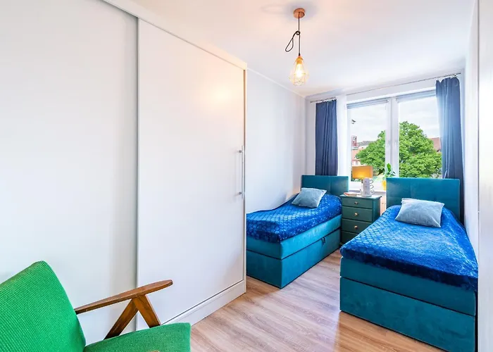 2 Bed Flat - Sleeps 4 - Parking - Wifi Szczecin